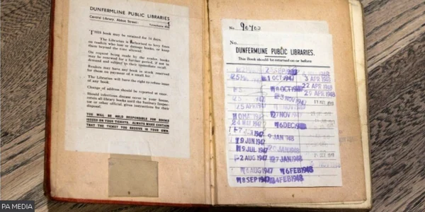 carte returnata la biblioteca dupa 73 de ani