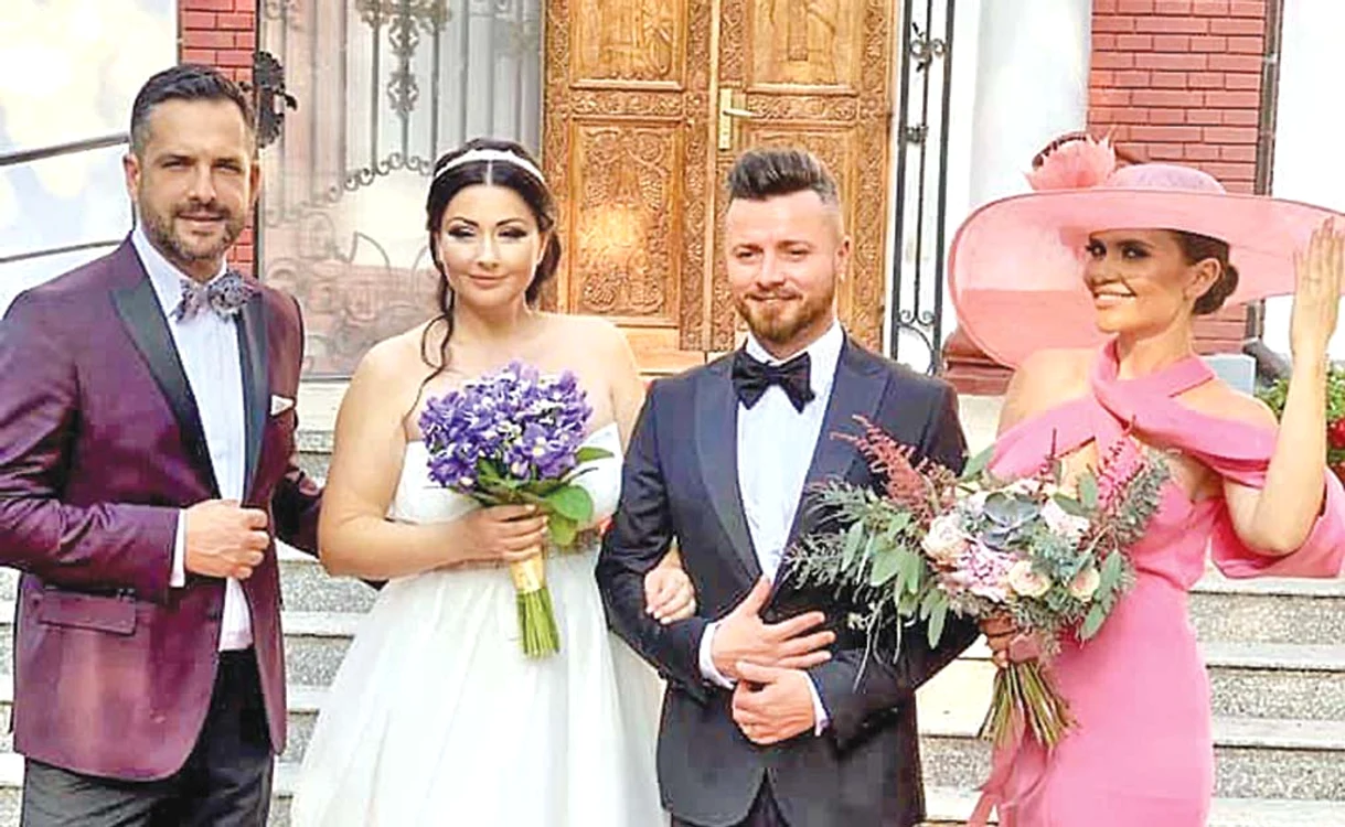 
    Gabriela Cristea şi Tavi Clonda au fost năşiţi de prietenii lor, cuplul Mădălin Ionescu şi Cristina Şişcanu  