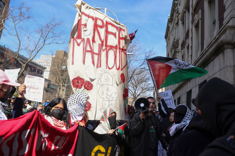 Noi acuzații pentru liderul protestelor de la Universitatea Columbia. Activistul ar fi ascuns faptul că a lucrat la agenția ONU pentru refugiați palestinieni
