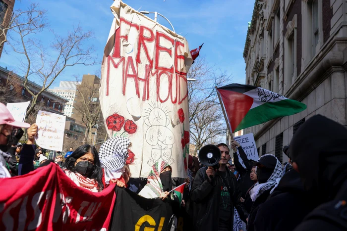Proteste în sprijinul lui Mahmoud Khalil la Universitatea Columbia FOTO EPA-EFE