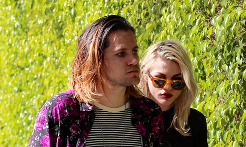Frances Bean Cobain Gets A Rose From Fiance Isaiah Silva jpeg
