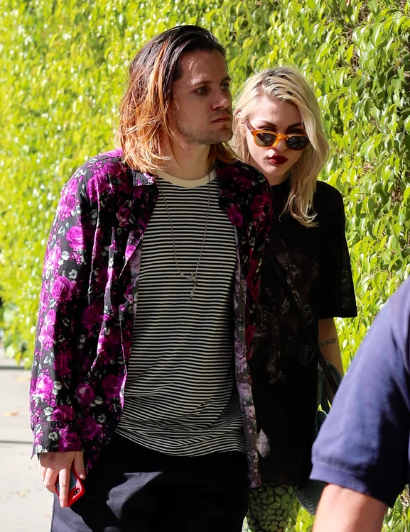 Frances Bean Cobain Gets A Rose From Fiance Isaiah Silva jpeg