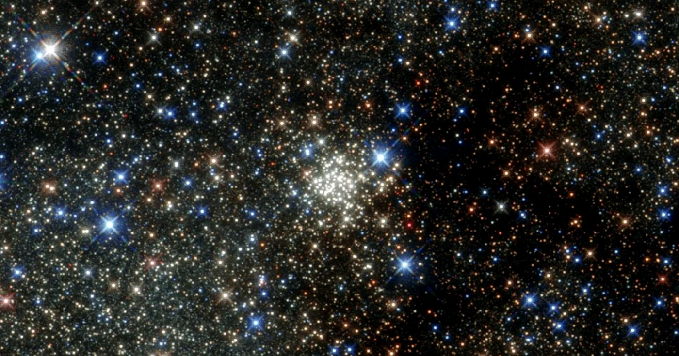 FOTO via NASA/ESA
