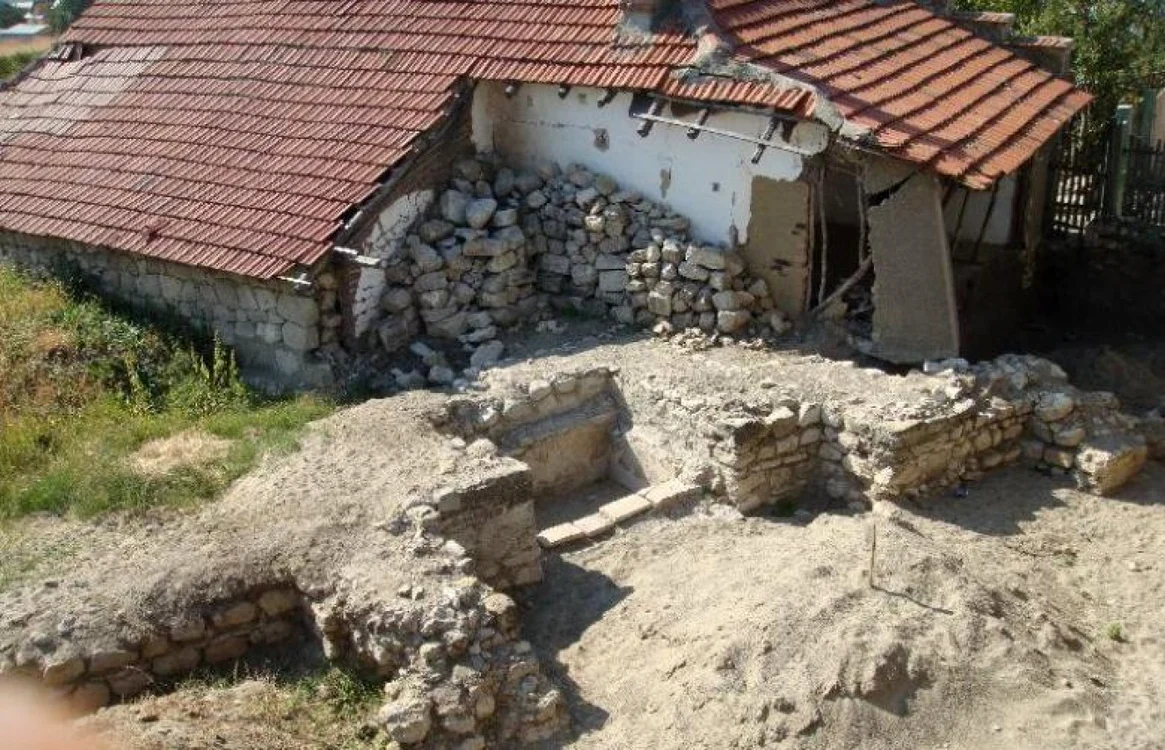 Ruine ale termelor romane de la Pietroasele. FOTO I. Bunilă