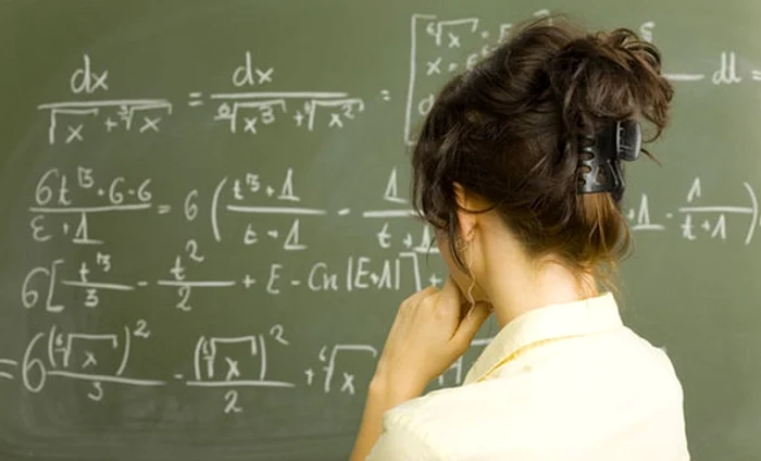 Eleva a răspuns pozitiv avansurilor profesorului de matematicăFoto: arhiva Click!