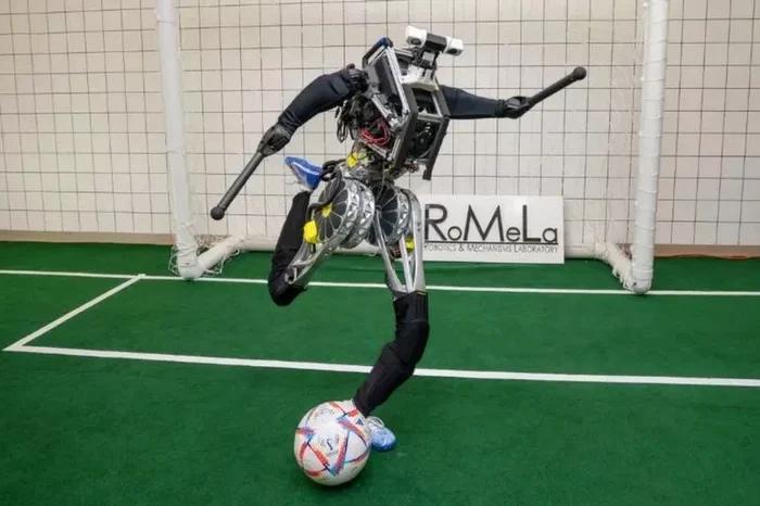 Robotul fotbalist FOTO: .dailystar.co.uk