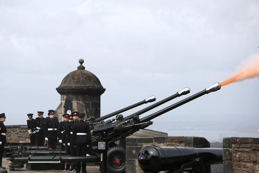 Salve de tun în toată Marea Britanie în onoarea reginei Elisabeta a II-a