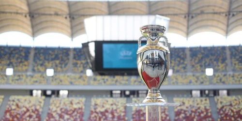 arena nationala euro 2020 FOTO Trofeul ce va fi oferit câştigătoarei Euro 2020 expus pe Arena Naţională din Bucureşti. Foto