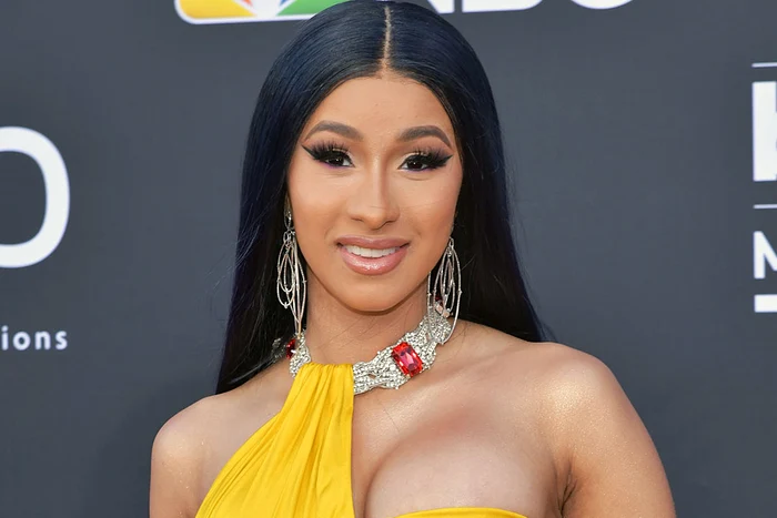 
    Cardi B a renunţat la haine pentru a-şi promova noul albun Foto: Instagram Cardi B  