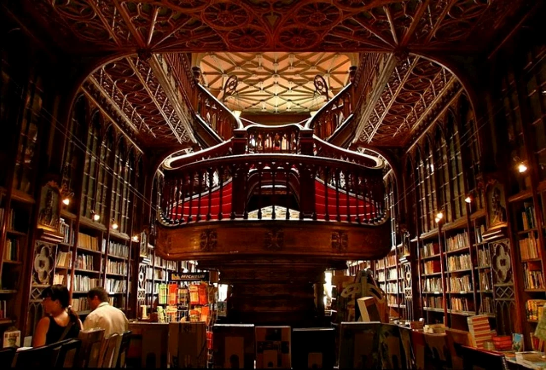 Livraria Lello din Portugalia este cea mai frumoasă librărie din lume FOTO panoramio.com