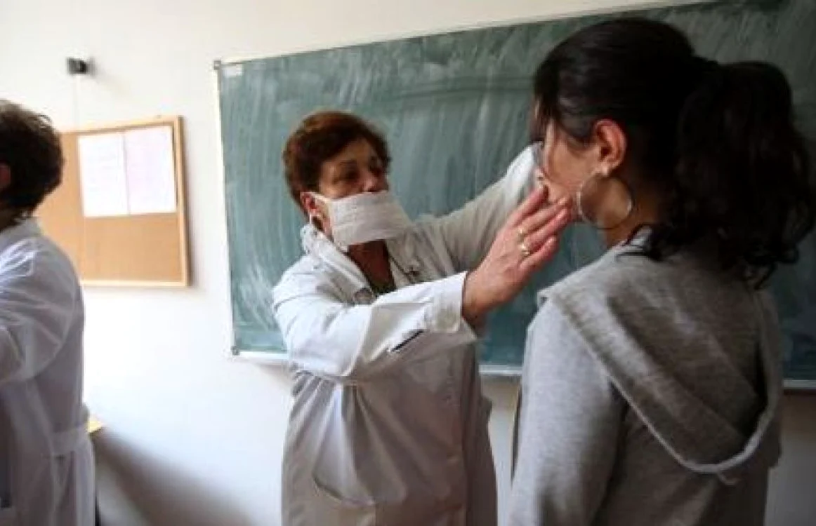 30 de copii cu păduchi au rămas sub tratament