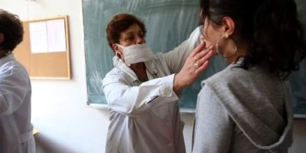 30 de copii cu păduchi au rămas sub tratament