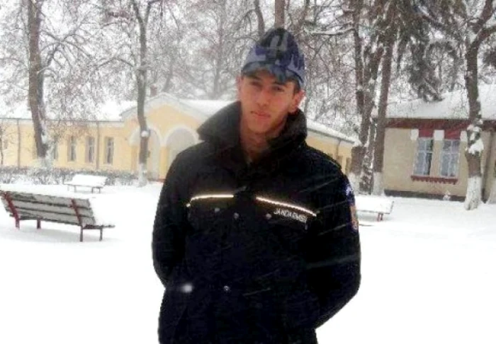 Nicolae Lăcătuş este elev la Şcoala Militară de Subofiţeri Jandarmi din Fălticeni.