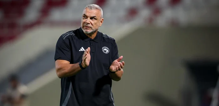 Cosmin Olăroiu, bun cunoscător al fotbalului arab. Foto Facebook Al Sharjah