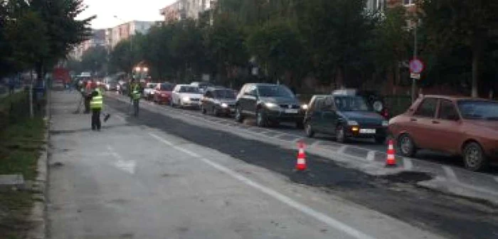 Râmnicu Vâlcea: Traficul rutier din oraş e dat peste cap de lucrările de pe Calea lui Traian