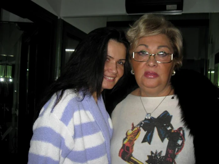 Oana Zăvoranu şi-a îngropat mama cu slujbă religioasă, deși Mărioara Zăvoranu nu credea în obiceiurile bisericeștiFoto: Click!