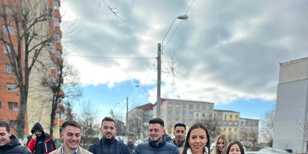 TNL a oferit cadouri copiilor din Hunedoara cu ocazia sarbatorilor  Foto Facebook Mara Mares jpg