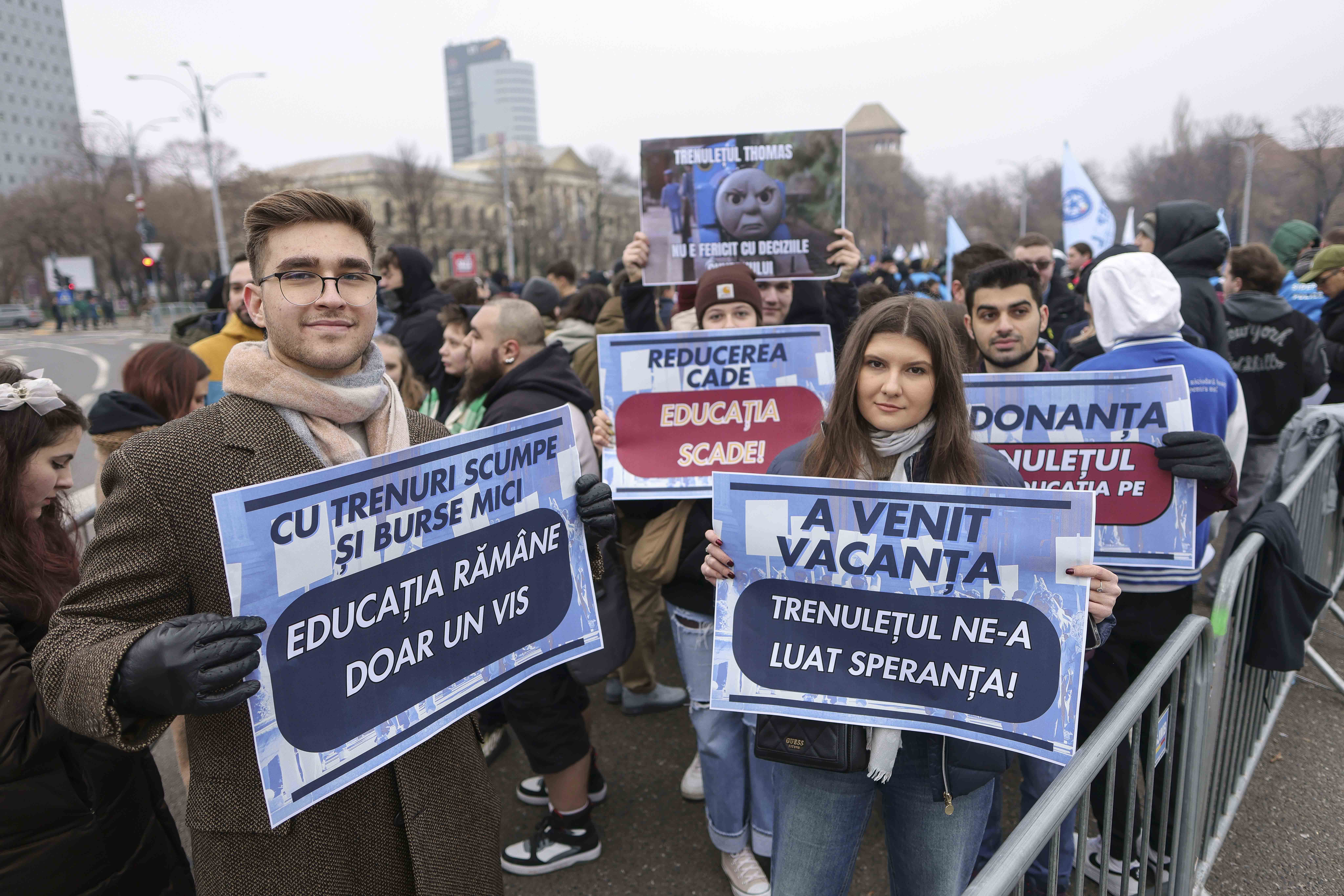 Polițiști, angajați din penitenciare și studenți protestează în Piața Victoriei din București. FOTO Inquam Photos / Octav Ganea