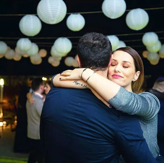 Iubitul lui Feli apare mai nou în imaginile publicate de vedetă, însă preferă să pozeze cu spatele 