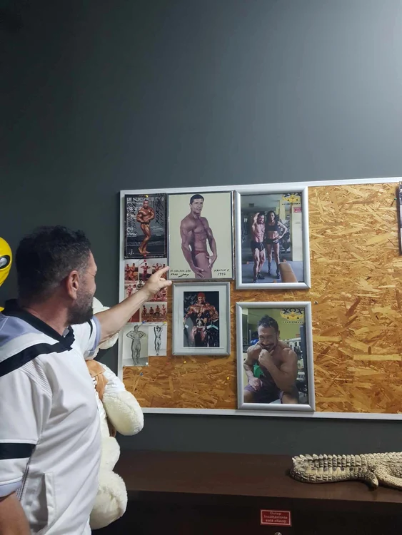 Patronul sălii spune că mereu poza lui a fost pe un panou FOTO Claudia Untaru 