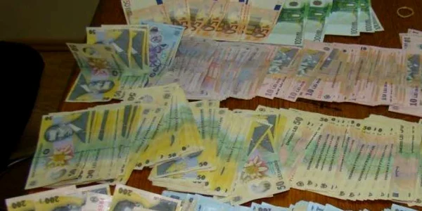 Au fost confiscaţi sute de mii de lei Foto