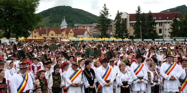 record mondial costum popular bistrita13