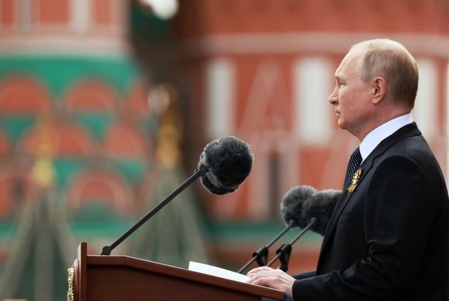 Kievul îi avertizează pe ruși că Putin ar putea aproba atacuri sub steag fals pentru ziua de 9 mai