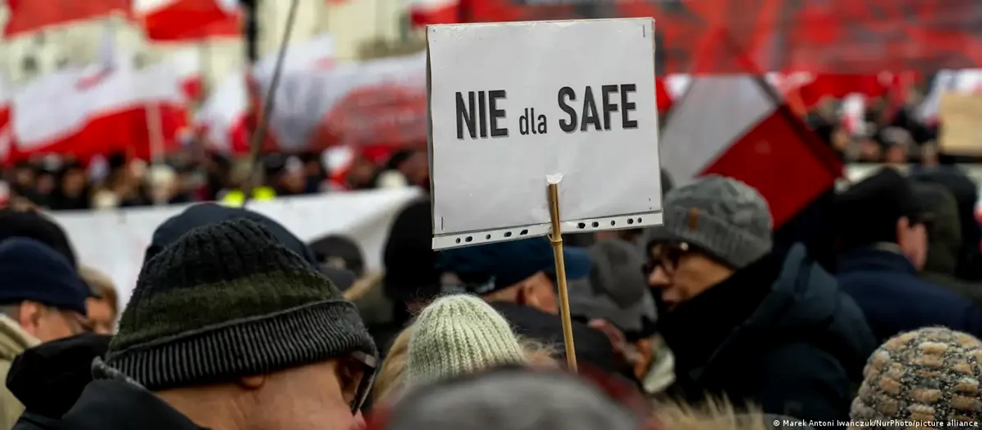 "NU pentru SAFE" scrie în poloneză pe această pancartă la protestul împotriva legii SAFE