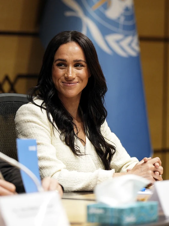 Meghan Markle în costum alb în Iordania   profimedia 1078069769 jpg