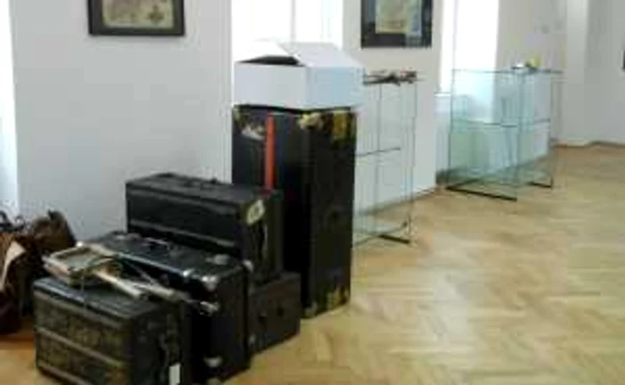 Plecările din oraş presupuneau o mulţime de bagaje penru tinerii de la începutul sec XX