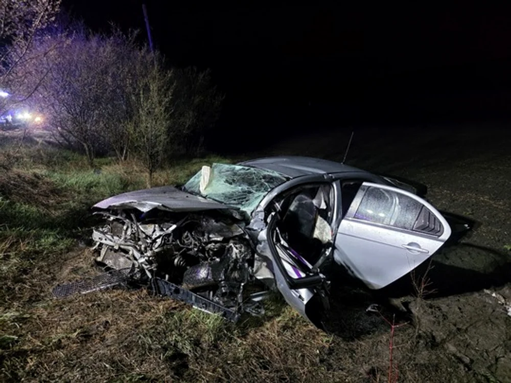 Cinci persoane au rămas încarcerate după ce două autoturisme s-au ciocnit. FOTO: ISU Cluj