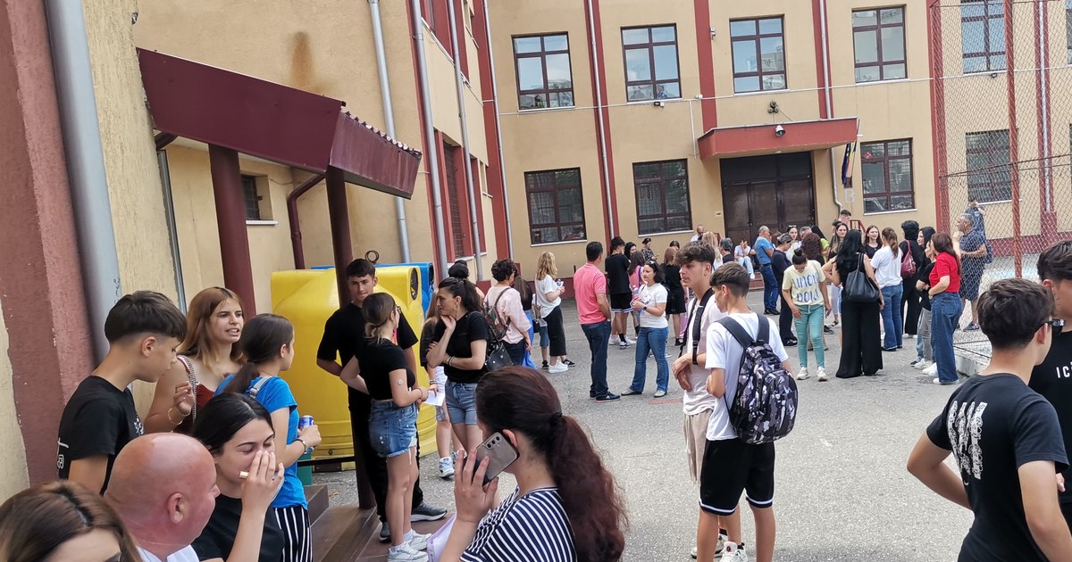 De ce au rămas fără loc la liceu elevi cu media peste 8. Ministerul Educației: „Au avut opțiuni nerealiste. Există și etapa a doua”