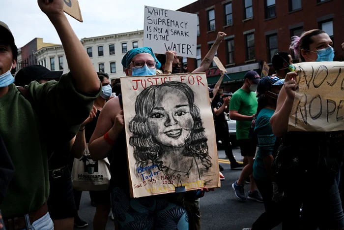 Unul dintre polițiștii care au ucis-o pe Breonna Taylor a fost pus sub acuzareFoto: Getty Images