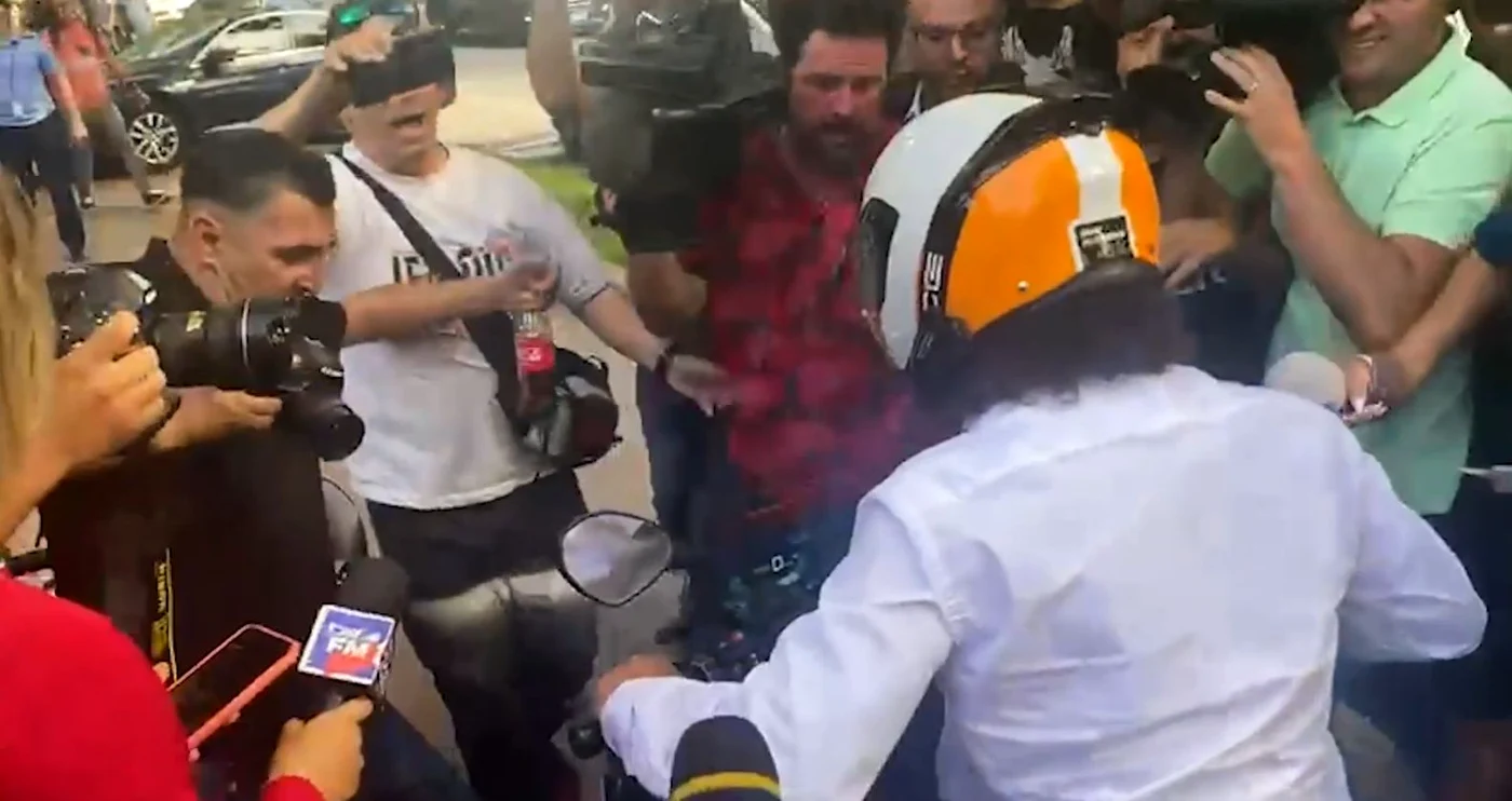 Mihai Pascu a lovit mai mulți jurnaliști FOTO Captură video