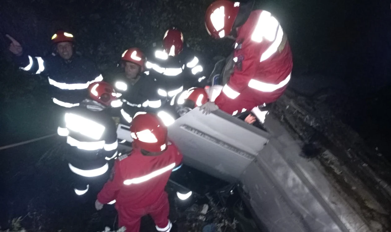 Terenul abrupt a făcut deosebit de dificilă intervenția salvatorilor FOTO: ISU Olt