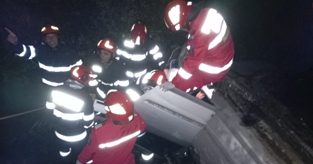 Accident tragic în Olt: un tânăr a murit, iar o tânără se află în comă.