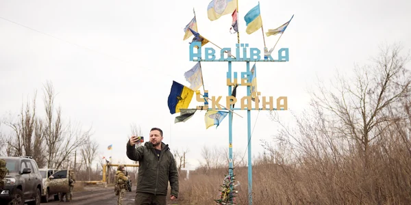 Volodimir Zelenski la intrarea în orașul Avdiivka FOTO EPA-EFE