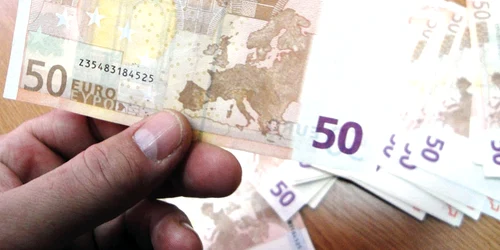Banii valutistului au fost confiscaţi de poliţişti
