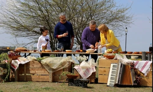 1 monica davidescu aurelian temisan dora mircea dinescu poilitica si delicateturi de florii 4 jpg jpeg