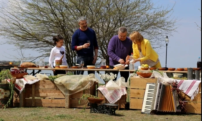 1 monica davidescu aurelian temisan dora mircea dinescu poilitica si delicateturi de florii 4 jpg jpeg