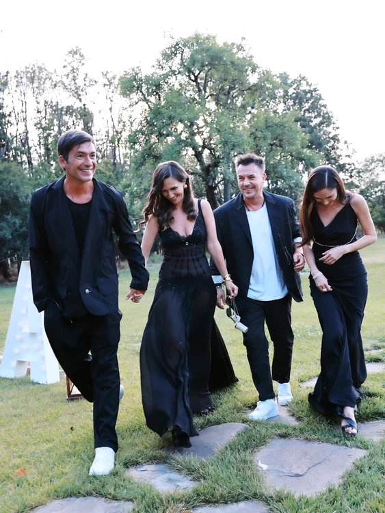 Irina și Răzvan Fodor cu Adela Popescu și Radu Vâlcan la nuntă în Singureni, Foto Whiterufflesphoto (3) jpg