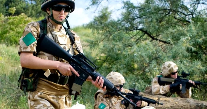 O femeie soldat din armata britanică a dat naştere unui băieţel în timp ce-şi slujea ţara în Afganistan FOTO Shutterstock