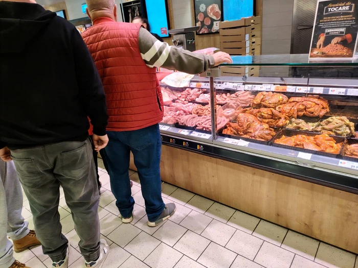 Masa va avea de toate, dar în cantități mai mici, spun români FOTO: A.M.