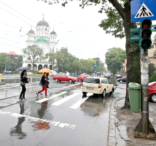 Intersecţia bd. Mărăşti cu str. Alexandru Constantinescu (Fotografii: Sever Gheorghe)
