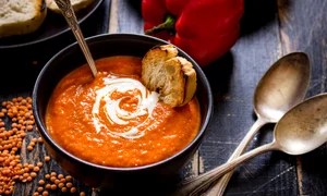 Supa crema de linte  Sursa foto shutterstock 324985472 jpg