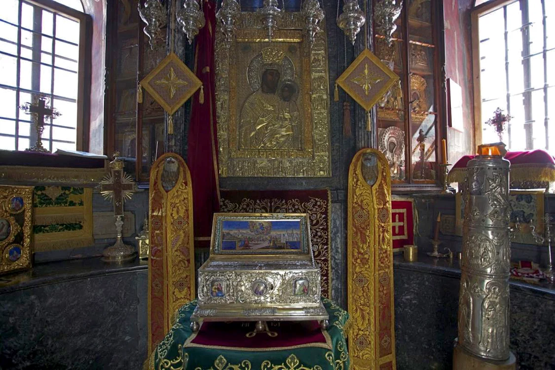 
    Brâul MaiciiDomnului va fi adus la Biserica Sfânta Cuvioasa Parascheva din Pipera de la Mânăstirea Vatoped de pe Muntele Athos  