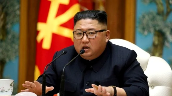 
    În 2014, Kim a dispărut timp de 40 de zile, iar prima fotografie după apariția sa îl înfățișează în bastonSursa foto: bbc.com  