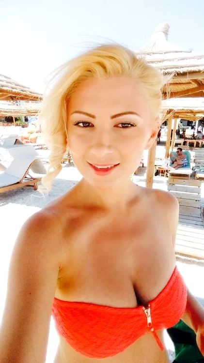 
    Adora, mereu fermecătoareFoto: Facebook  