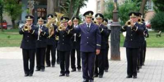 Alba Iulia: Pontul zilei. Festival de fanfară