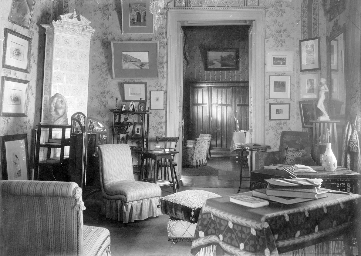 Salon din reședința lui Emanoil Porumbaru din str. Piața Amzei nr.4, ante 1914. Fotografia face parte din patrimoniul Muzeului Municipiului București, Colecția Fotografii.